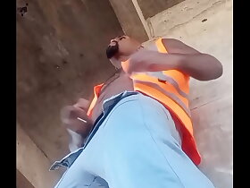 Trabalhador filma se masturbando na obra