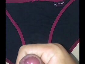 Sịp đen gợi cảm